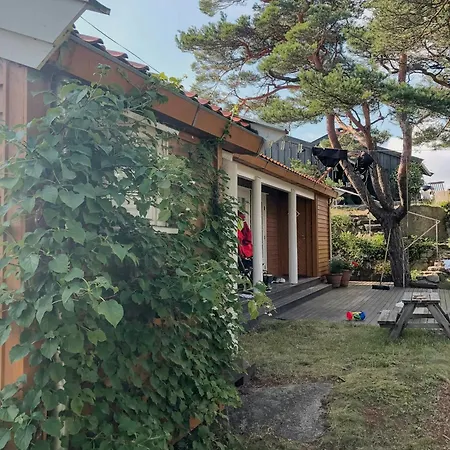 Дом отдыха Family By The Sea With Private Pier