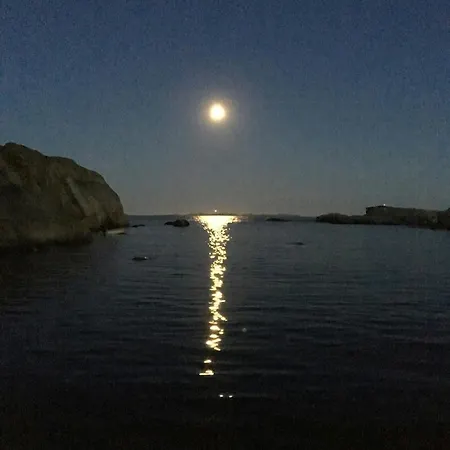 Дом отдыха Family By The Sea With Private Pier *